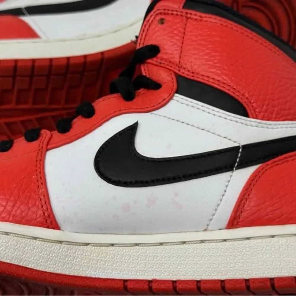 Air Jordan 1 Retro High Rare Air Chicago